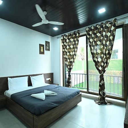 Emerald Villa โลนาวาลา ภายนอก รูปภาพ
